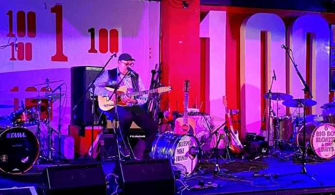 BluesmanMikeF's tweet photo. @GlenMatlock Nice one. Here's one I made earlier Glen from earlier this summer.. #Blueshour #GoodTimes #Keepit12 https://t.co/z2hnWyvbYS