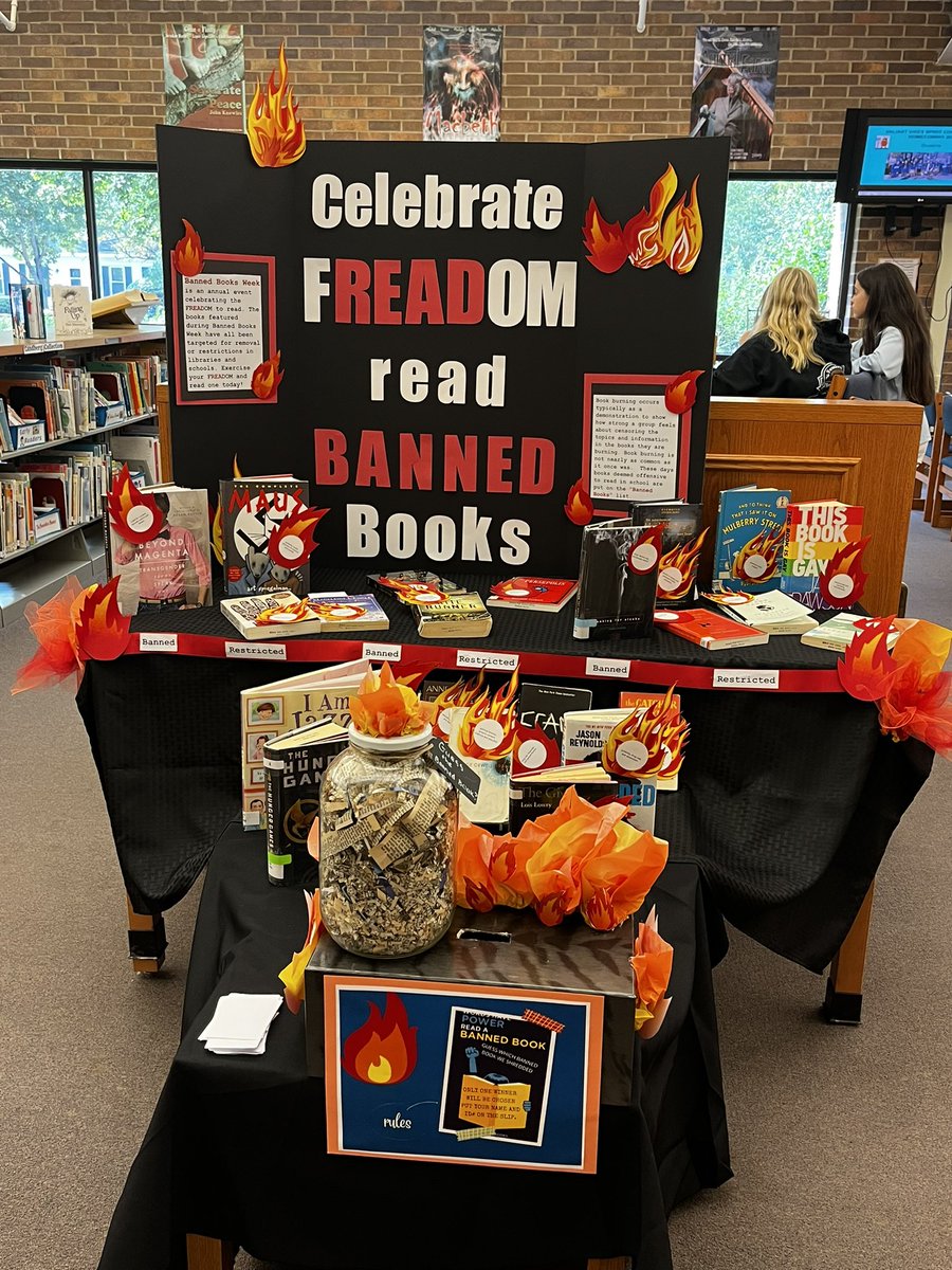 GHSLibrary304's tweet image. It’s #BannedBooksWeek - check out our display and exercise your Freadom to read banned books !  📚