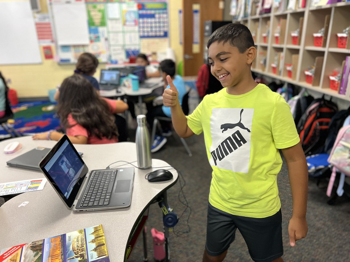 mrsjones72812's tweet photo. We pushed all the buttons (@annkozma723 ) and did a Skittle share in @MicrosoftFlip in @MrsPivonka 3rd grade class @ChrisYungES ! #pwcitc #thinkitflipit https://t.co/1Mu2lvTgBy