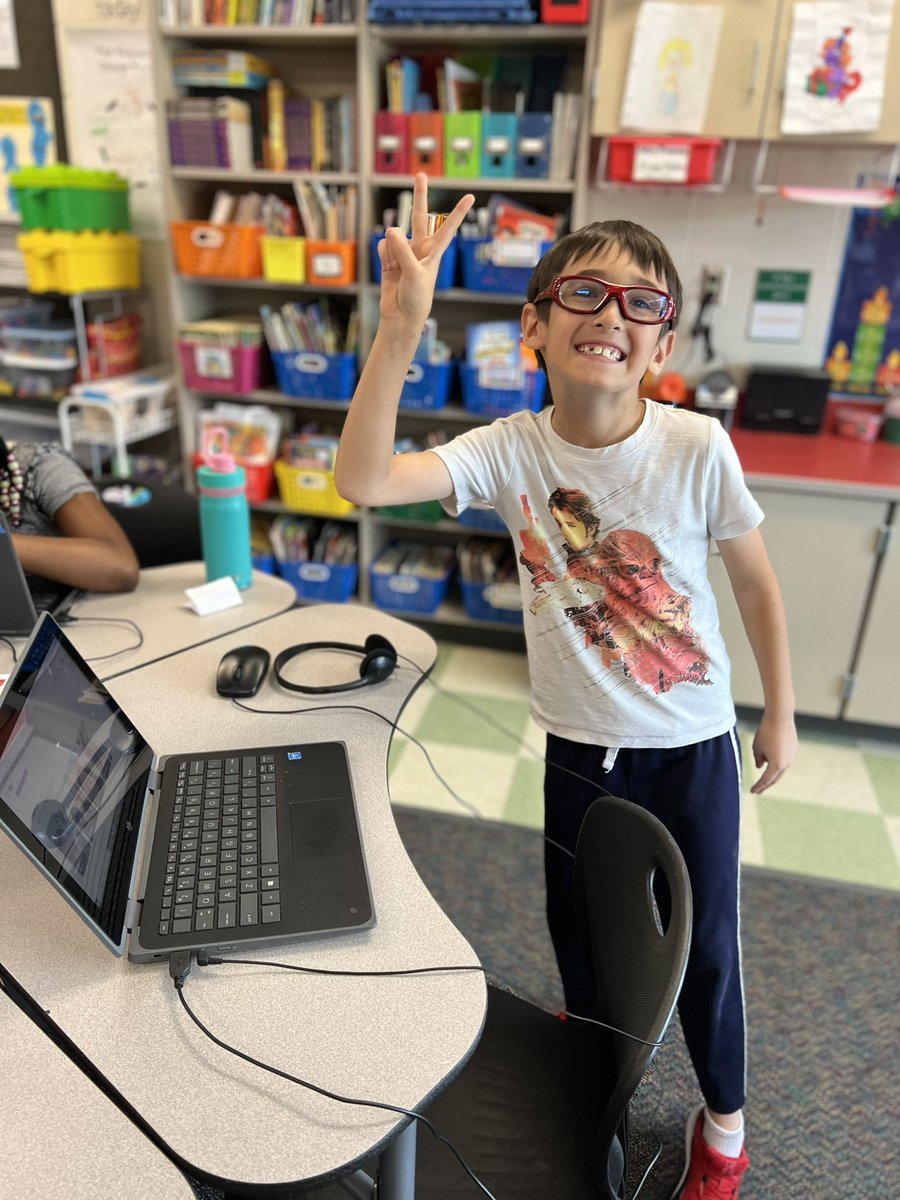 mrsjones72812's tweet photo. We pushed all the buttons (@annkozma723 ) and did a Skittle share in @MicrosoftFlip in @MrsPivonka 3rd grade class @ChrisYungES ! #pwcitc #thinkitflipit https://t.co/1Mu2lvTgBy