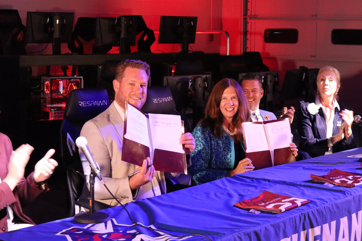 ShenUesports's tweet photo. Shenandoah Esports has signed a first of its kind Memorandum of Understanding with @EsportsH20 campus in Amsterdam! 

This agreement allows for future collaborations, student exchanges, and professional development opportunities for our students.

#esports #BeyondGaming #highered https://t.co/vwnuP1Wg7r