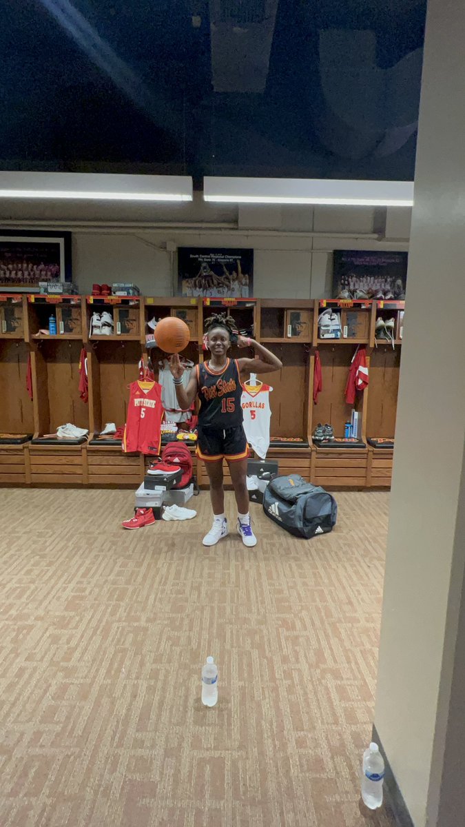 Millerfam16's tweet photo. 2023 PG @HannahMiller_23 received her 1st offer from D2 @GorillasWBB . When ask how was her Visit she said the Facilities similar to D1 schools and the coaching staff made her feel comfortable and at home. @PrepGirlsHoops @PGH_Georgia @SheGotGame7 @InsiderExposure https://t.co/Um6h8GmAjR