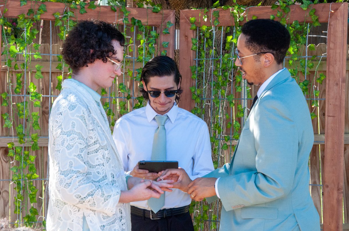 thinkingtreepro's tweet photo. I got married https://t.co/TSRDBreuTs