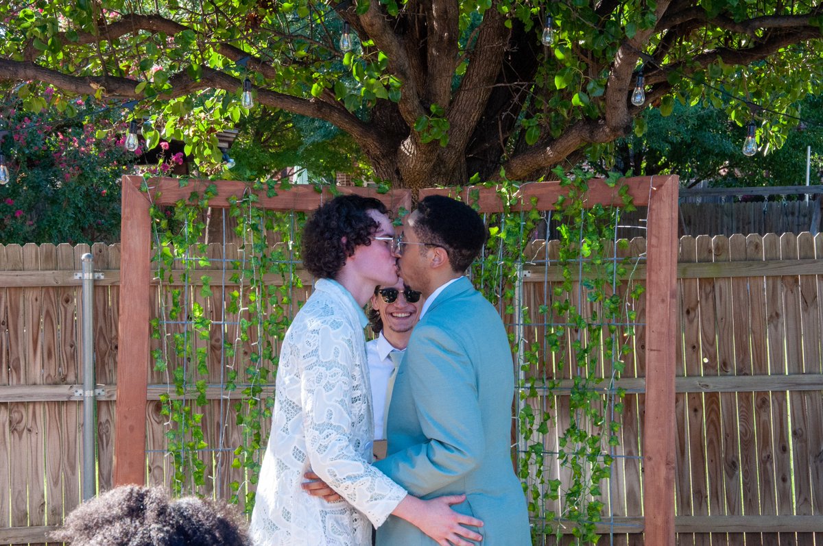 thinkingtreepro's tweet photo. I got married https://t.co/TSRDBreuTs