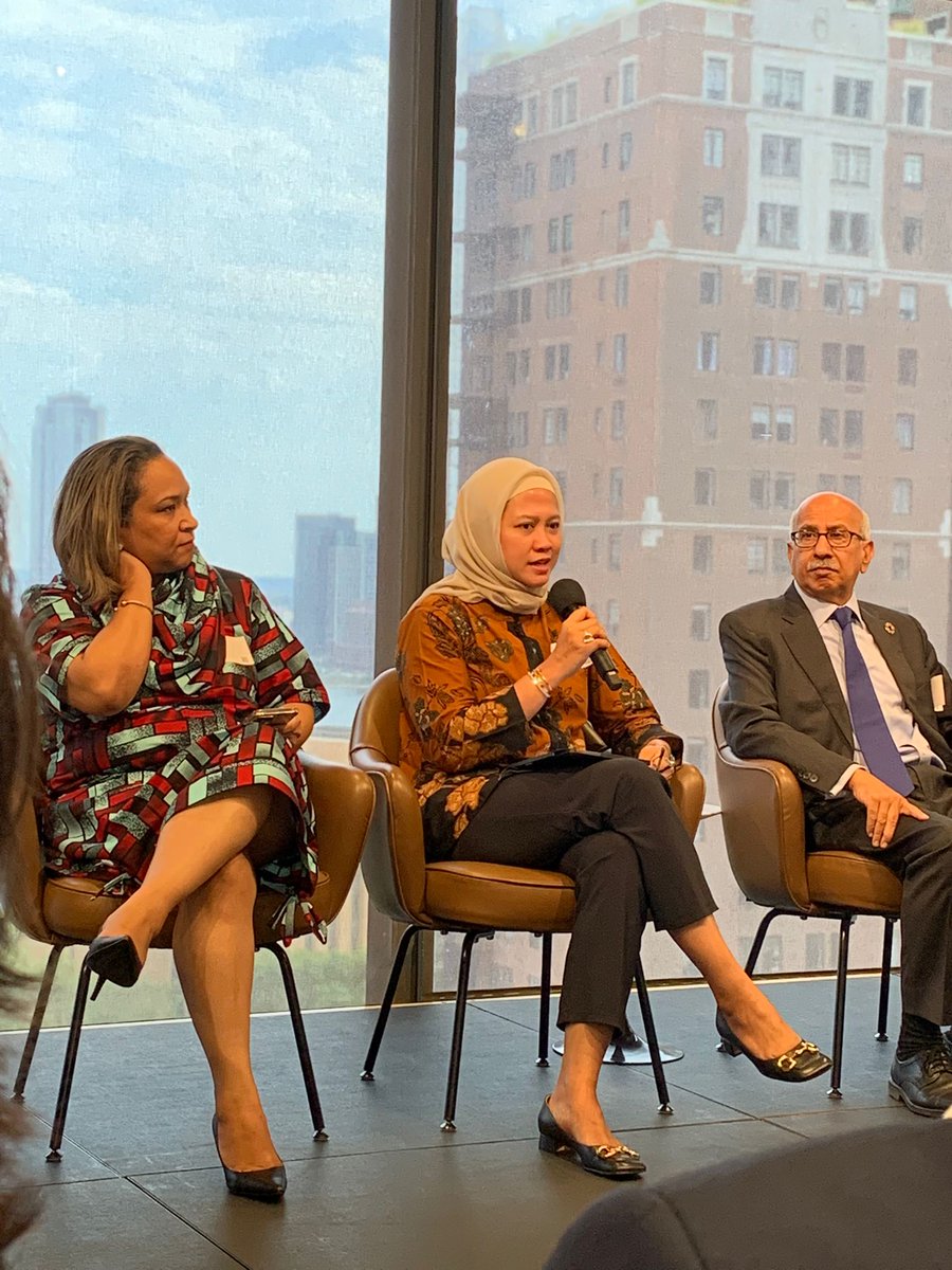 "There has to be a shift how we perceive civil society, we need to see civil society as thought leader. #GlobalPublicInvestment is an opportunity to co-create and we need to seize it.”
Ibu Diah Saminarsih <a href="/CISDI_ID/">CISDI #SehatAdilSetara</a> spot on at <a href="/GlobalPubInvt/">Global Public Investment Network</a> #UNGA event <a href="/FordFoundation/">Ford Foundation</a>