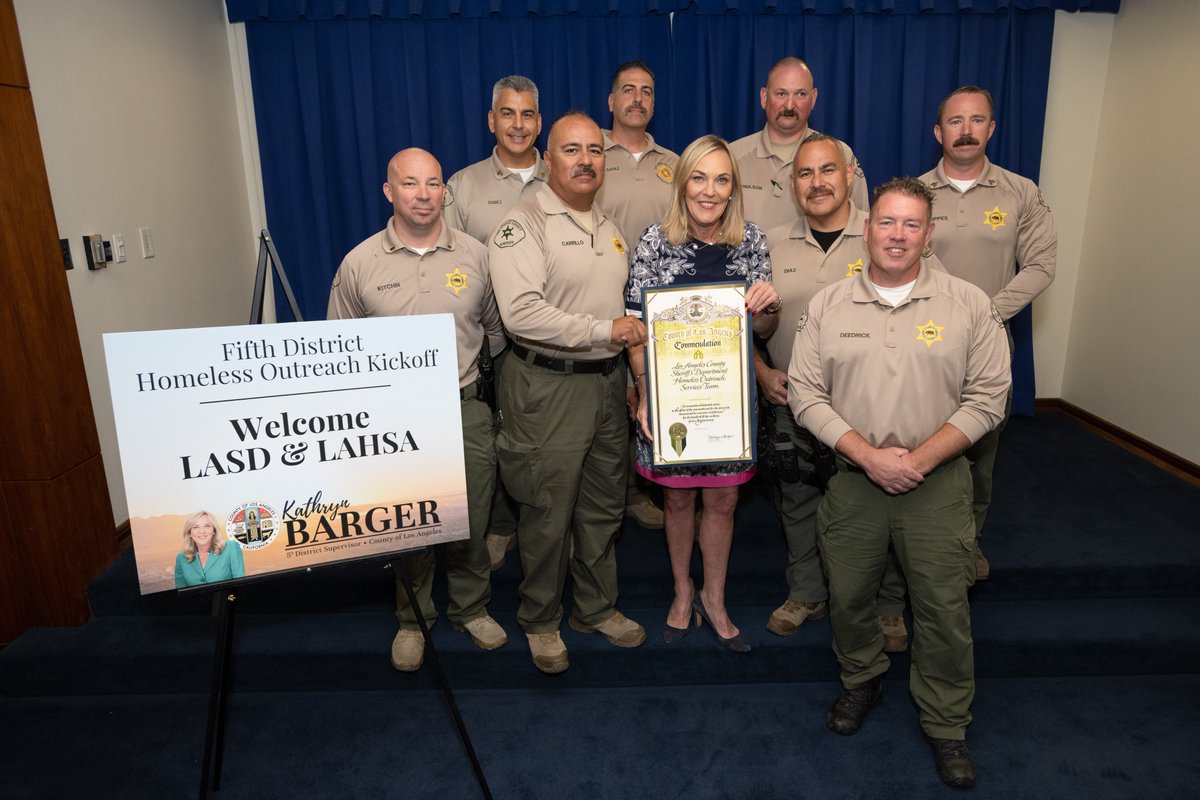 kathrynbarger's tweet photo. We can only tackle #homelessness in @countyofla if we're working together. I'm incredibly grateful to the @LAHomeless and @LASDHQ teams who are on our streets every day offering services, shelter, and support to people in the Fifth District. https://t.co/svHTwEMPpn