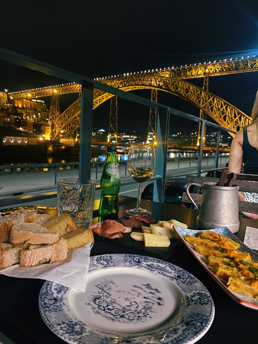 worldwydewayne's tweet photo. life update: i left figma and am now eating, drinking, and frolicking my way through europe https://t.co/mzWiXmaz4I