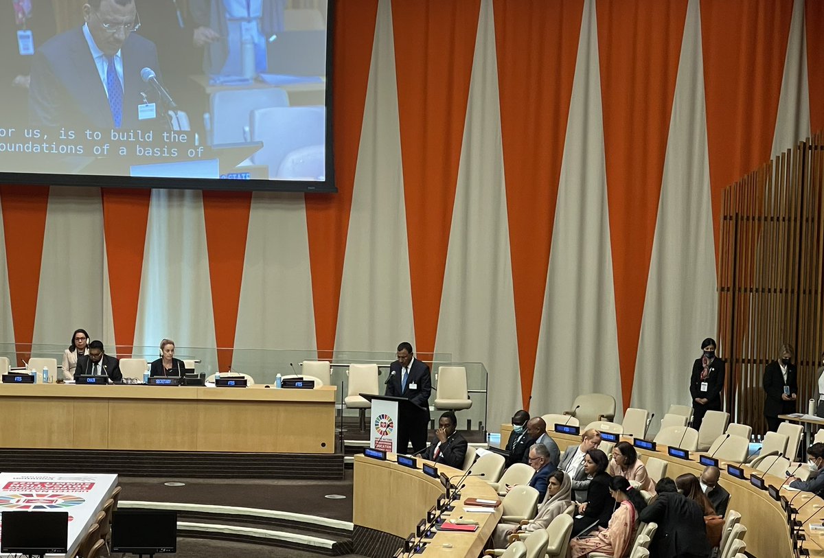 Le maintien de la jeune fille à l’école est déterminant pour l’achèvement d’une maternité responsable et une maitrise de la croissance démographique. Le développement des infrastructures va favoriser le maintien durable des filles à l’école.