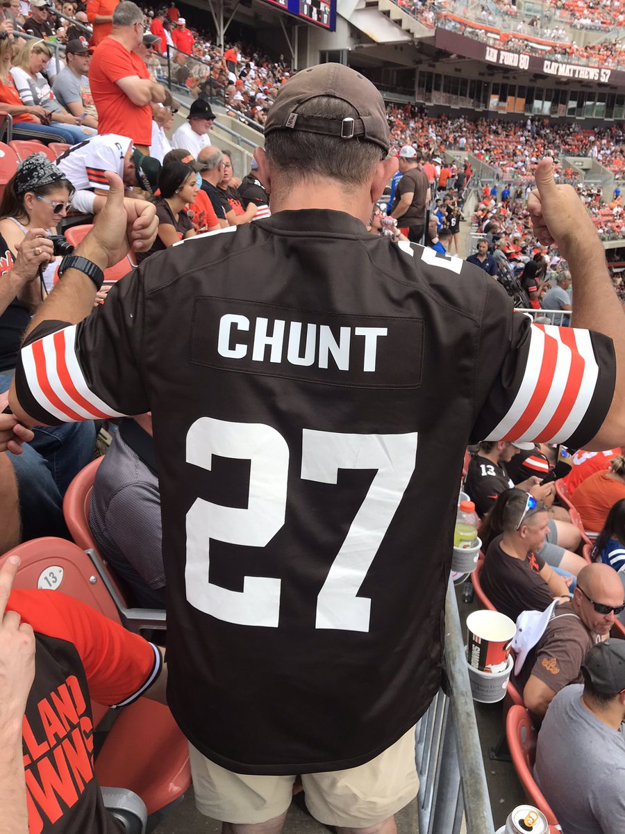 PadmesLover's tweet photo. Bing Bong!! #Chunt’s up with this?
@chuntttttt has his own jersey?!!!
Yeah Bae-bee, There definitely is a portal from the @MagicTavern to the @Browns @NFL stadium
#HFTMT https://t.co/jzTCk30uFt