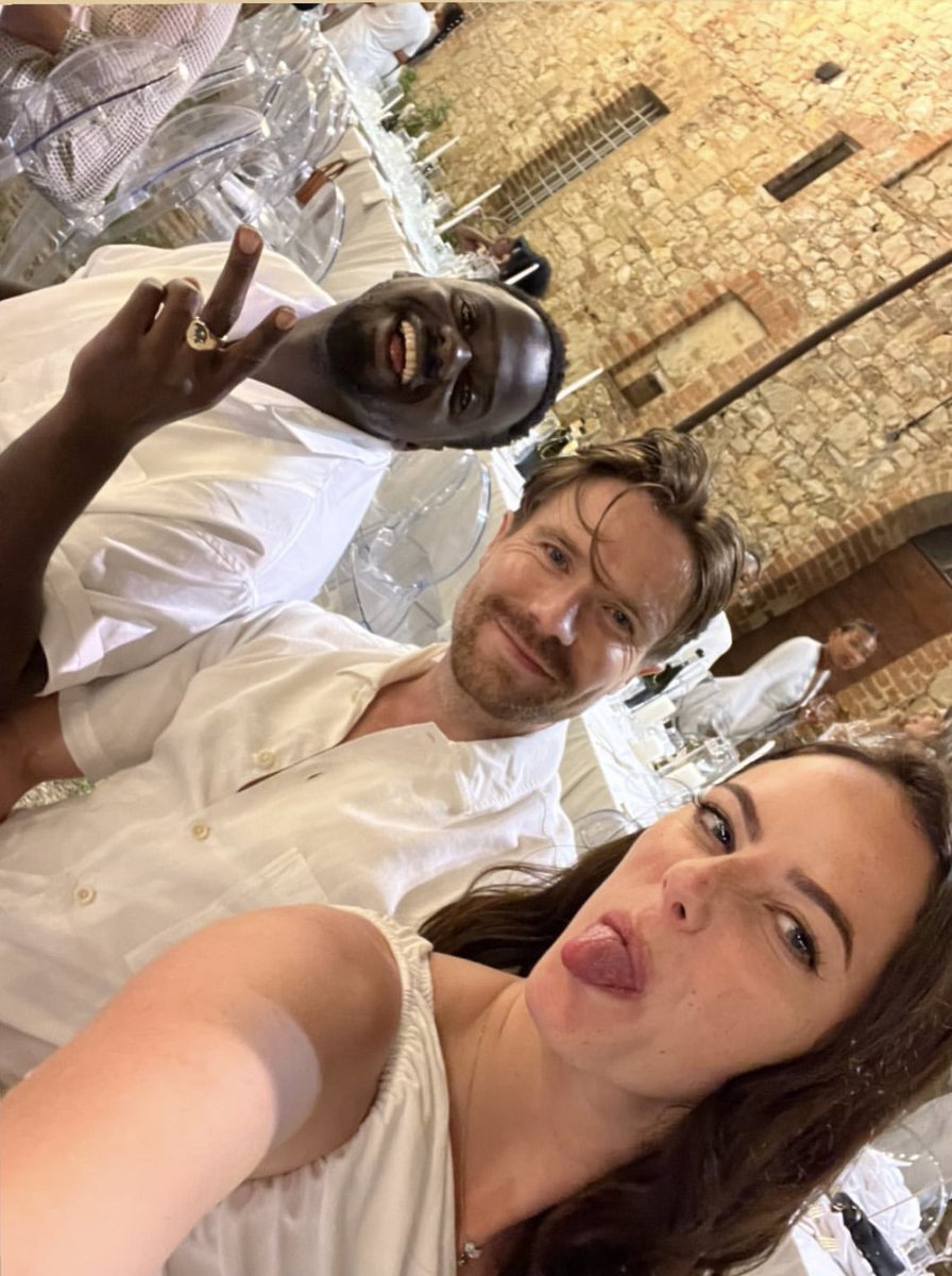 skinstrash's tweet image. babe wake up, new skins reunion pic just dropped