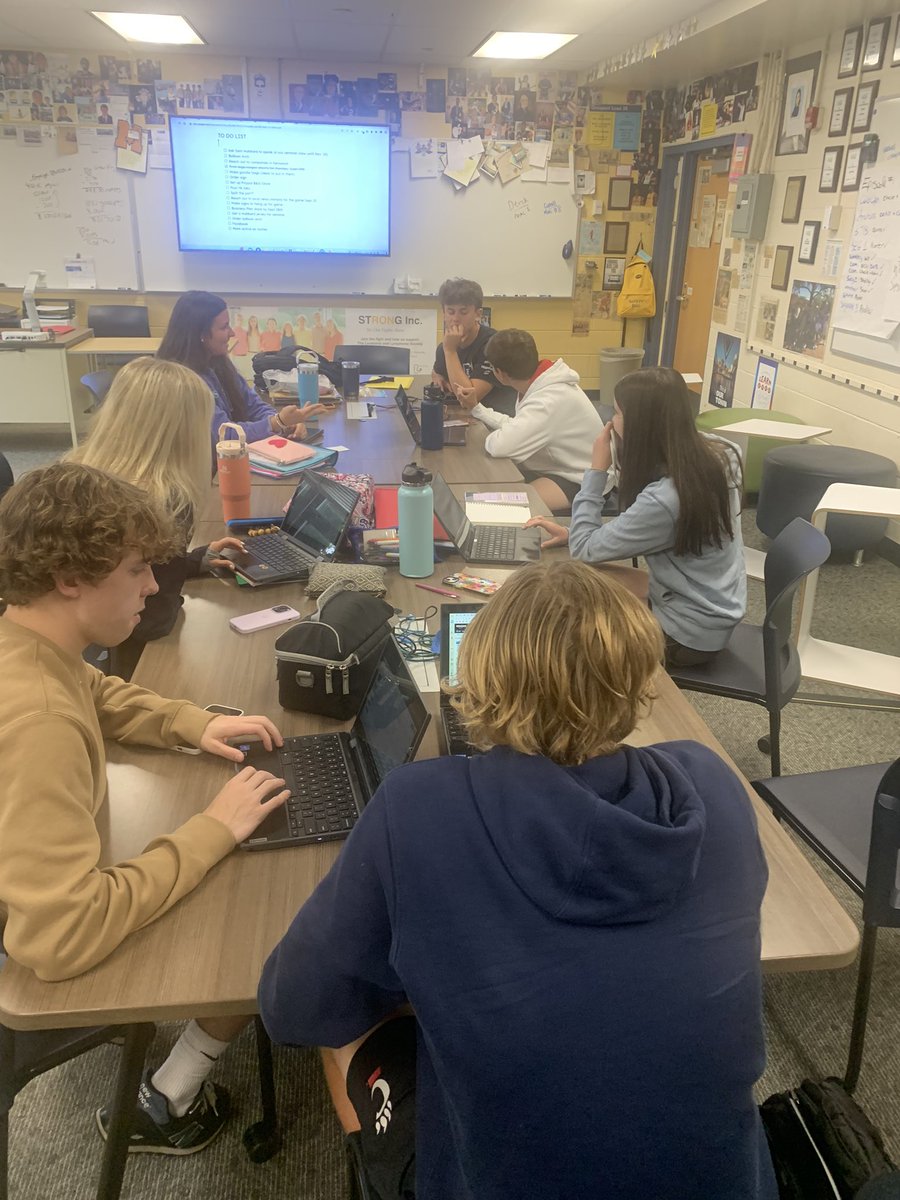 touchdownkids7's tweet photo. Our team is hard at work! https://t.co/4kRHf1SiDb
