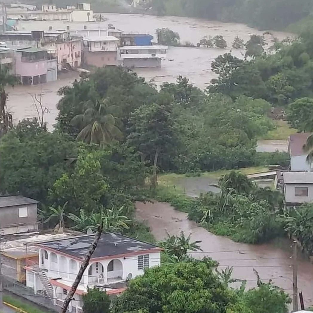XanderZayas's tweet photo. Puerto Rico. Mi pueblo sufre nuevamente el envate de la naturaleza, pero si algo sabemos hacer es levantarnos no importa que tan fuerte sea el golpe. Espero estar lo antes posible en casa ayudando a mi gente en todo lo que pueda.🇵🇷🙏🏼
#críaboricua
#pray4puertorico
#prselevanta https://t.co/pRfAsiFZch