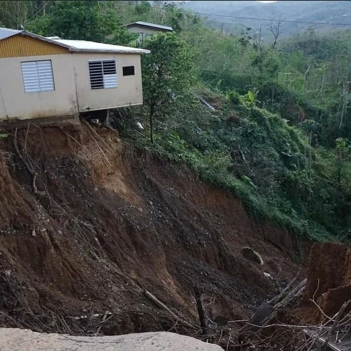 XanderZayas's tweet photo. Puerto Rico. Mi pueblo sufre nuevamente el envate de la naturaleza, pero si algo sabemos hacer es levantarnos no importa que tan fuerte sea el golpe. Espero estar lo antes posible en casa ayudando a mi gente en todo lo que pueda.🇵🇷🙏🏼
#críaboricua
#pray4puertorico
#prselevanta https://t.co/pRfAsiFZch