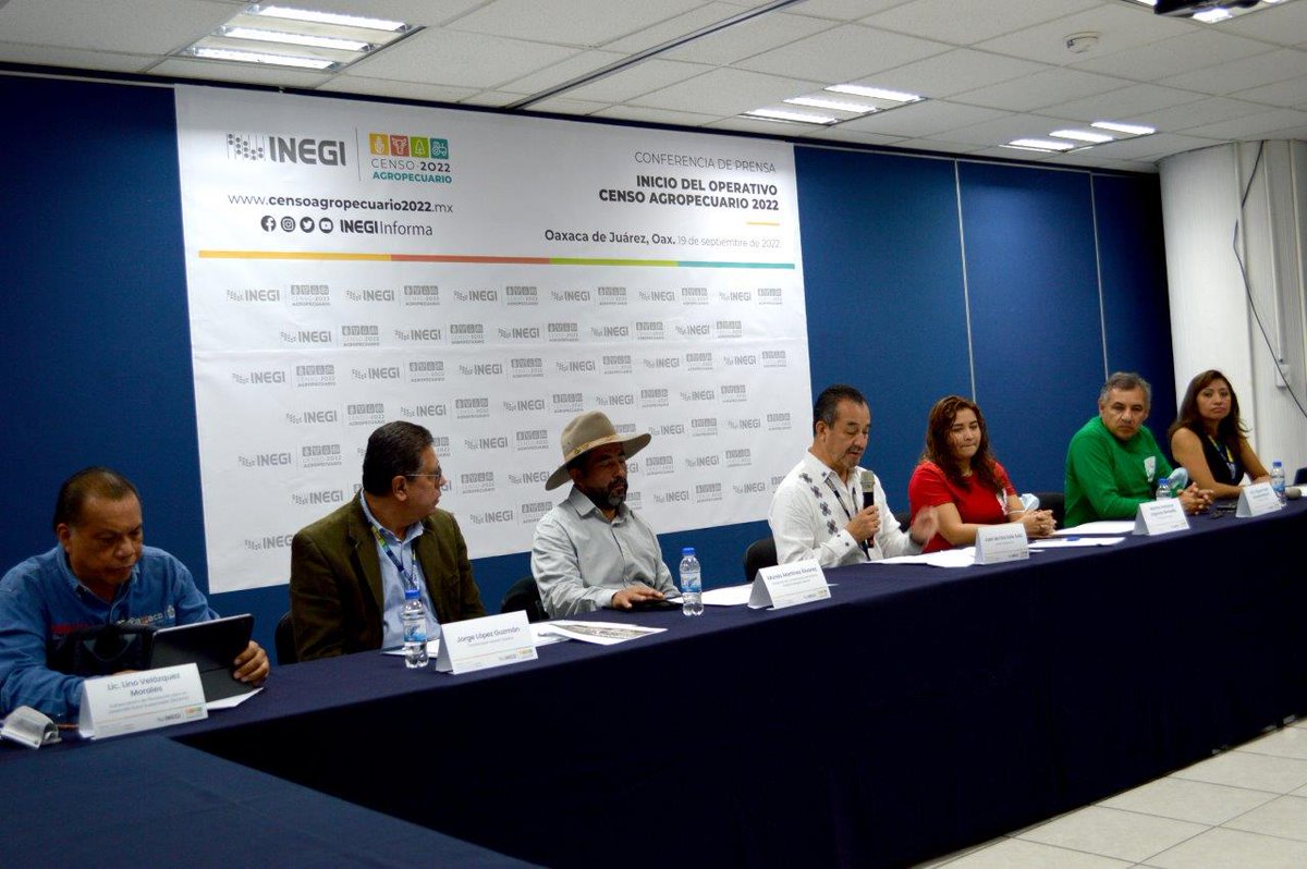 hjdsolis's tweet photo. En Oaxaca hoy realizamos la conferencia de prensa para el inicio del #CensoAgropecuario2022 acompañados por productores del campo y del subsecretario de @Sedapa_GobOax, Lino Velásquez Morales. Contar lo que es importante para el campo, es importante para México. #INEGI https://t.co/V6Hm06jumM