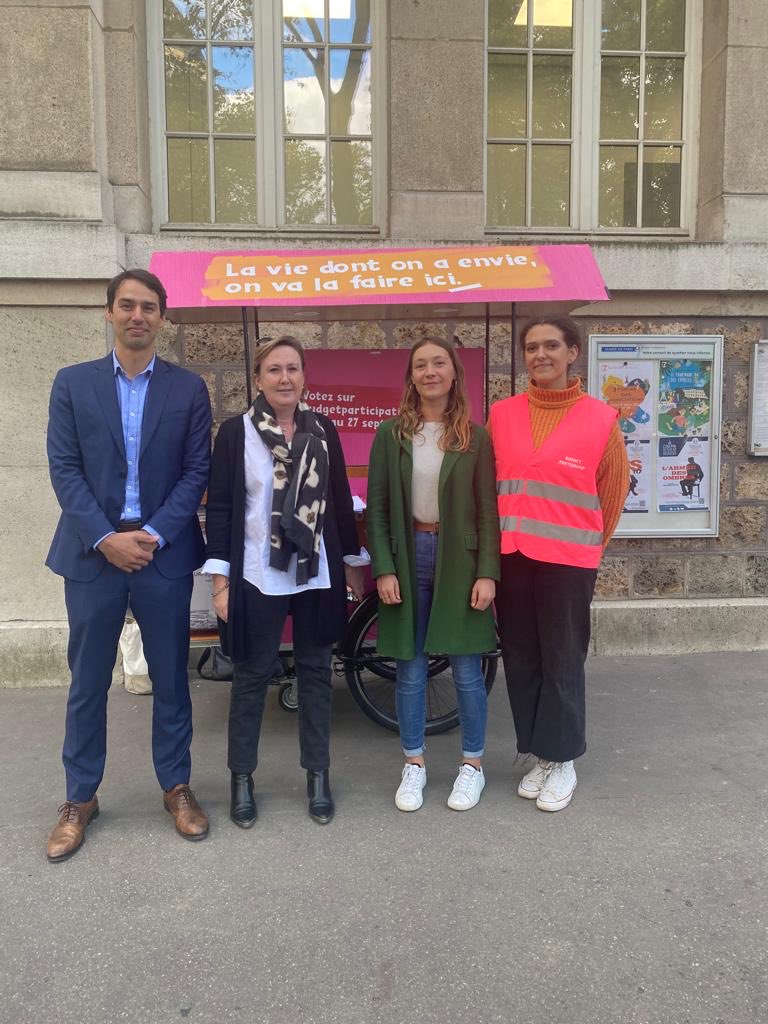 mairie7's tweet photo. 📍@emmadauvergne et @BrunoDelDi présents pour encourager le vote des parents d'élèves au #BudgetParticipatif #Paris7🗳 devant l’école Duquesne qui a notamment déposé un projet pour refaire la cantine des écoles #Eble #Duquesne. Votez et faites voter ! 🏫 https://t.co/elAwKsctJD https://t.co/oVDvy8pF4j
