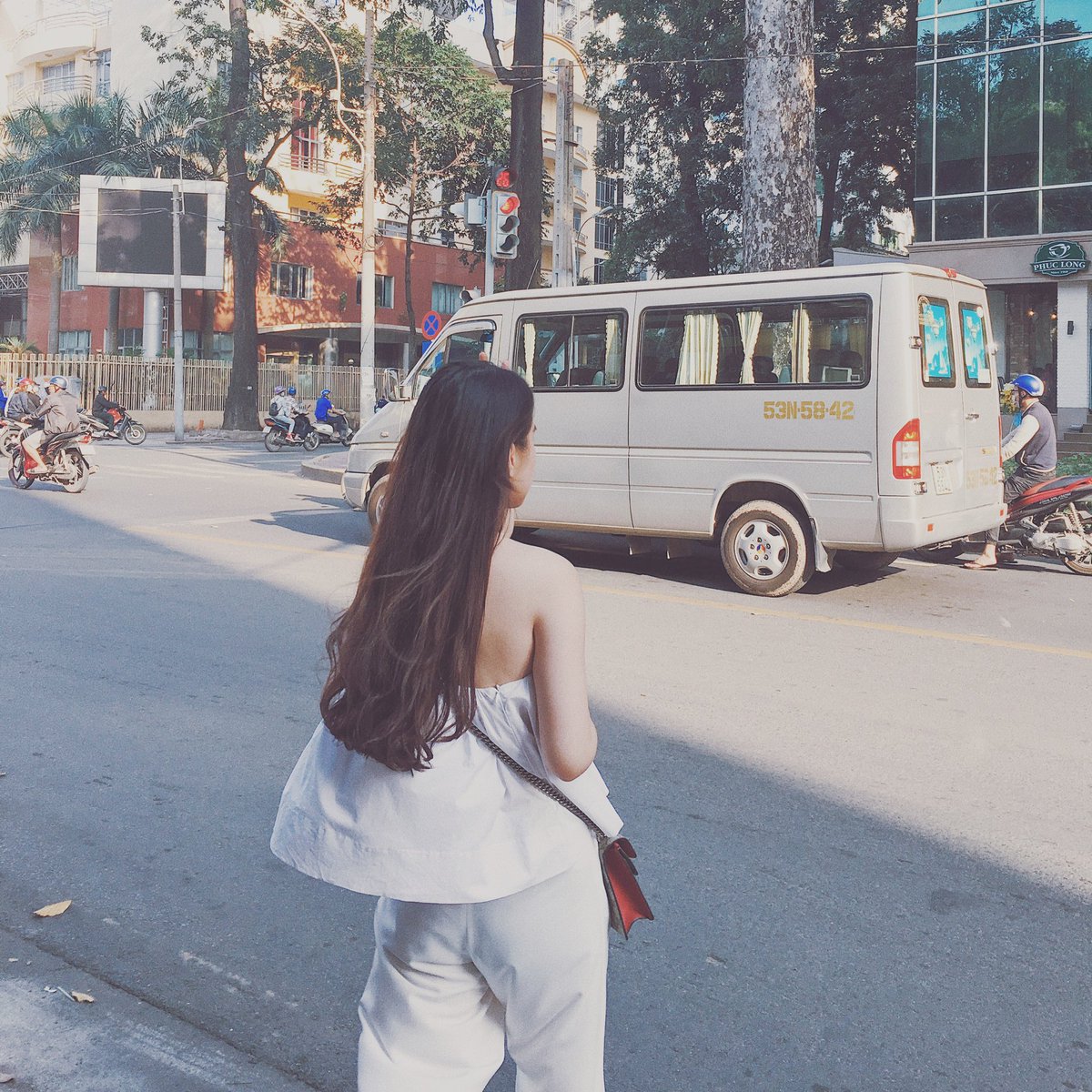 tadaydreamer's tweet photo. Never let the sadness of your past, and the fear of the future, destroy the happiness of the present.

#life #pov https://t.co/aglT8LjNGl