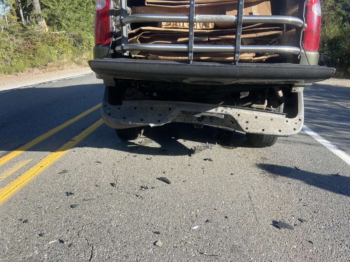 GriswellJeff's tweet photo. This happens this morning, she hit me I hit a car in front of me. Her window was foggy and the sun was blinding her https://t.co/0FwgRxTkrz