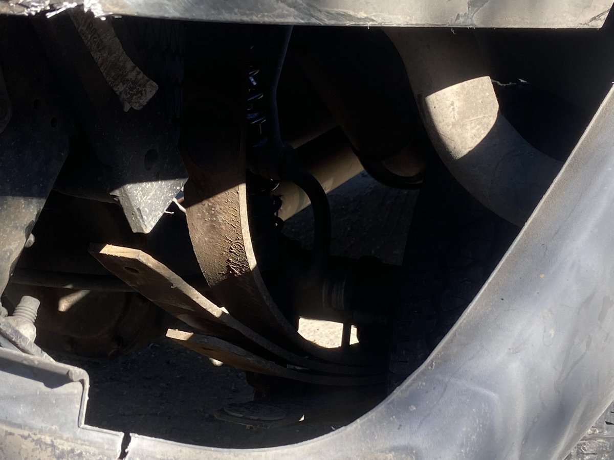 GriswellJeff's tweet photo. This happens this morning, she hit me I hit a car in front of me. Her window was foggy and the sun was blinding her https://t.co/0FwgRxTkrz