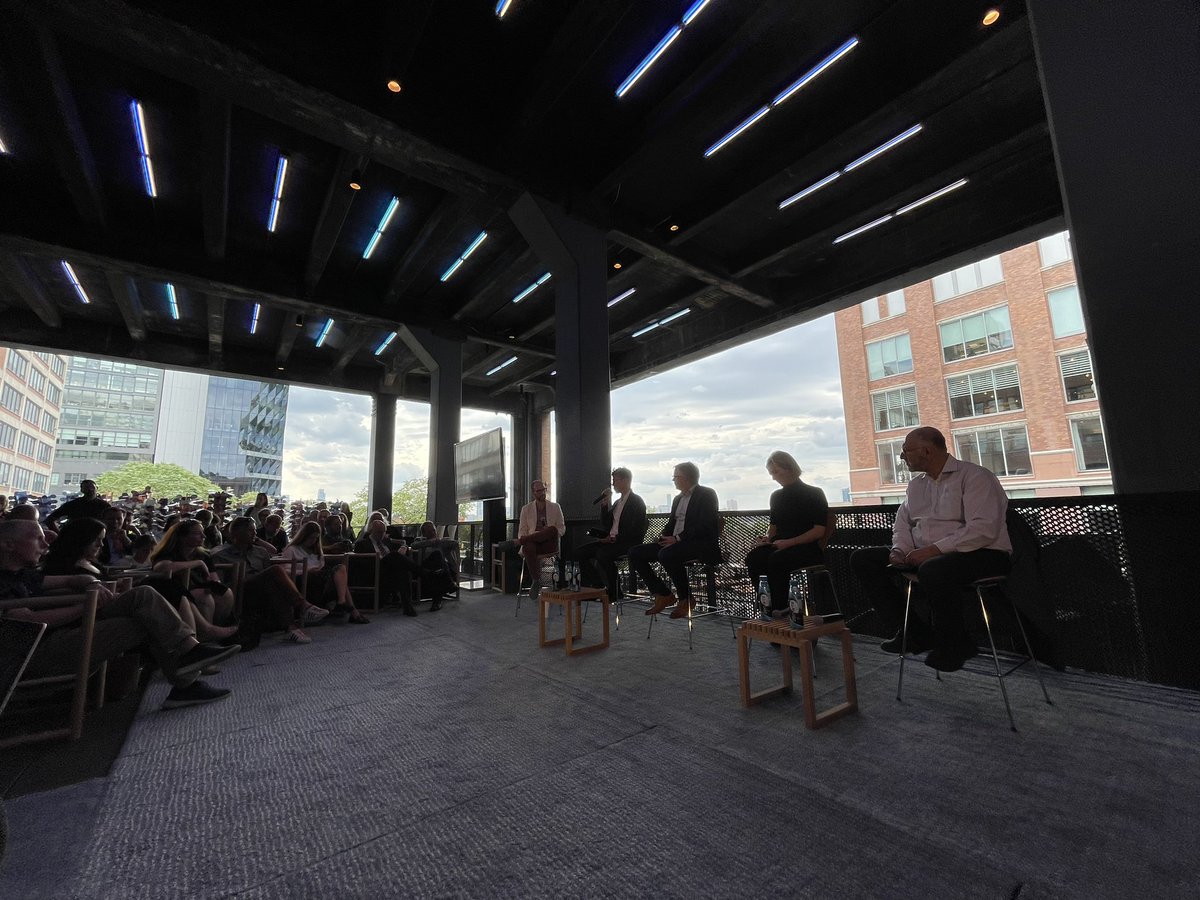 LouisFunder's tweet photo. Climate session at the High Line kicked off with discussion on creating green jobs in the offshore wind industry🍀. With with @EmilFannikke @IngridReumert @NYCEDC @ClimateJobsNY @ramboll @blkahn @stateofgreendk #CitizenSustainabilitySummit https://t.co/lH2krZTd5u