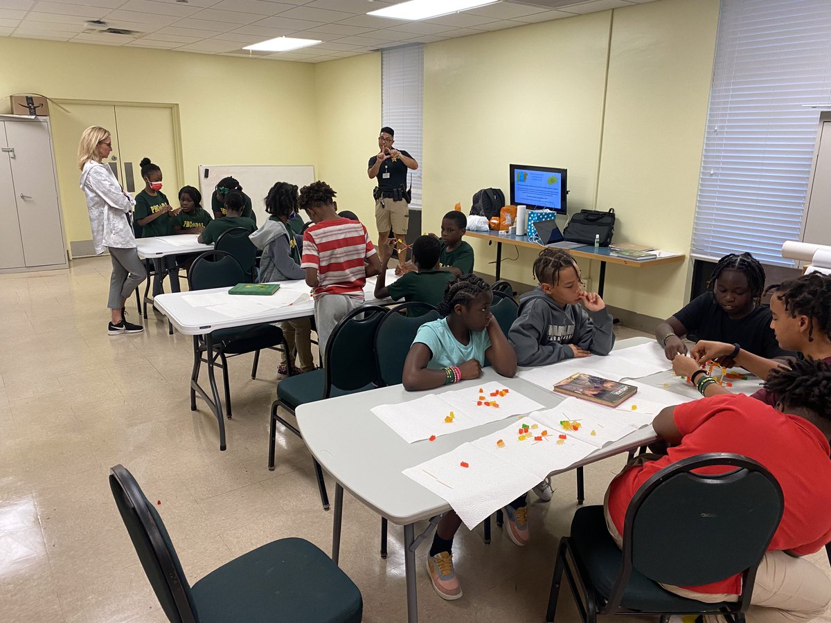 Pbcpal's tweet image. Robotics &amp;amp; Coding kicked off this week introducing STEM fundamentals. Mentors &amp;amp; mentees worked together using physics &amp;amp; load distribution tactics while engineering structures that would hold up the weight of a textbook using only gummy bears &amp;amp; toothpicks! #PALSTEM #PALRobotics