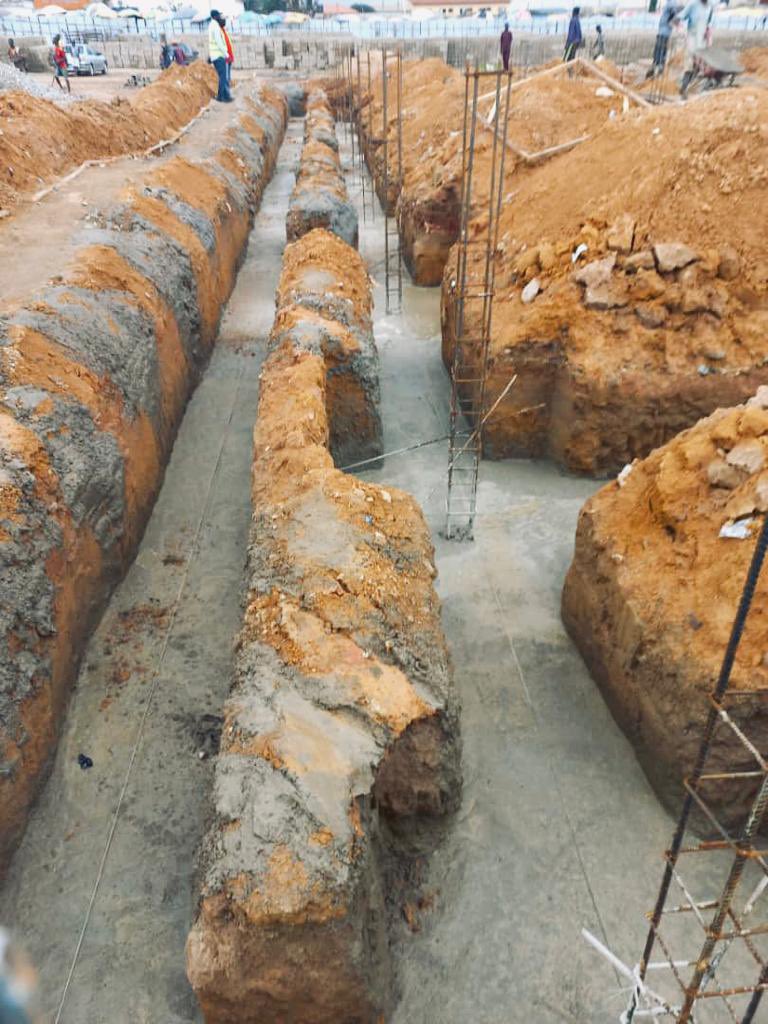 KadunaMarkets's tweet photo. Update from Sabo Market Site
The developer has mobilized to site and construction works are at substructure level.
Item of Work: Earthworks, reinforcement and concrete works are ongoing
@tnandul @YemieBakare @elrufai
#ShopsForAll https://t.co/b6CKWC6xqh