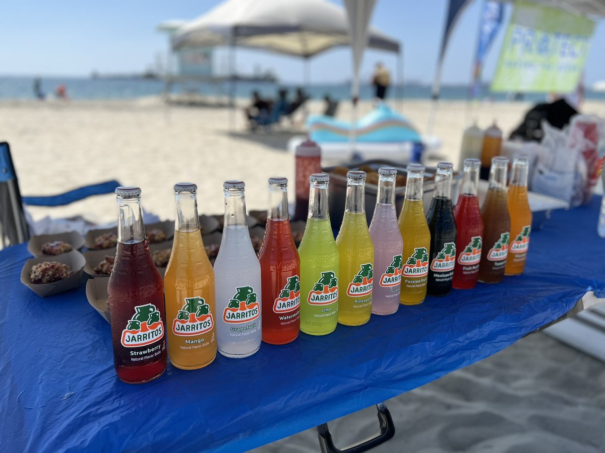 NFTCleanUp's tweet photo. Shout out Everyone who made it to #NFTCleanUp Long Beach! Successful Meet Up/Clean Up, Had 42 Raffle Wins!
Thank You @BorednHungry for Donating 30 AMAZING OG Burgers w/ Fries + 5 Vegan Ones.
Shout out @CulinaryCrypto for linking us with @Jarritos , Best Drink!
Recap Video soon! https://t.co/sGLRt8whPr