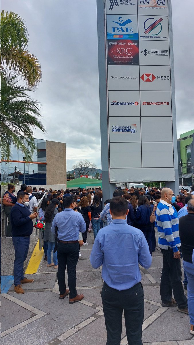 oaguilarm400's tweet photo. Aquí todo bien. Bajamos todos en el edificio Nippo en el #Tec100 en #Queretaro. Pero si se sintió en el 8vo piso. https://t.co/vnBNm5Xv0M