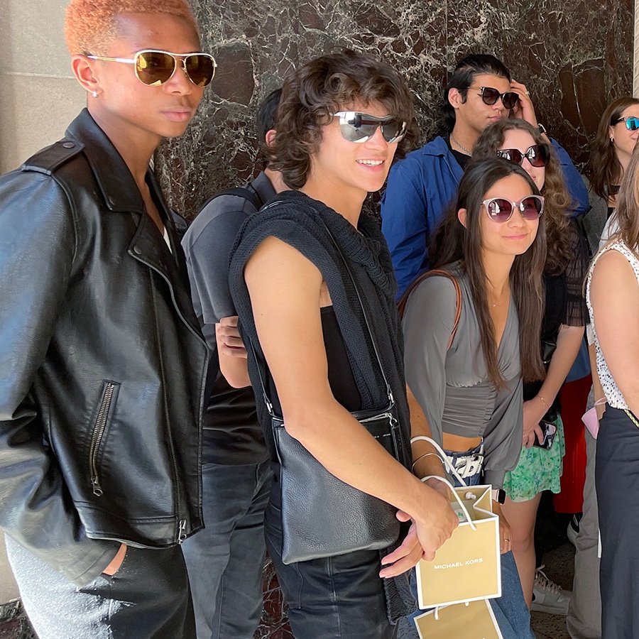 CornellCHE's tweet photo. Last week, CHE faculty Fran Kozen and Kim Phoenix brought 21 @CornellHCD students to NYC for a FSAD New York Study Tour, offering an opportunity to connect with alumni and industry leaders. 

Students visited places like Jump Design and @MichaelKors and networked with 35+ alumni. https://t.co/d2U7XVjLPn