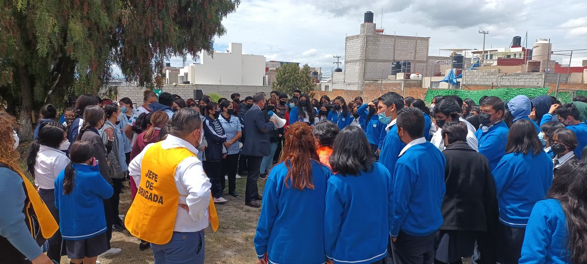 CECyTEHPachuc's tweet photo. En el día Nacional de Protección Civil, la comunidad educativa del CECyTEH Plantel Pachuca llevó a cabo el simulacro de evacuación, para identificar qué hacer y cómo actuar en caso de una emergencia @natycastrejonv @juliomenchaca_ #SimulacroNacional2022
#PrimeroElPueblo https://t.co/vlVcohhKll