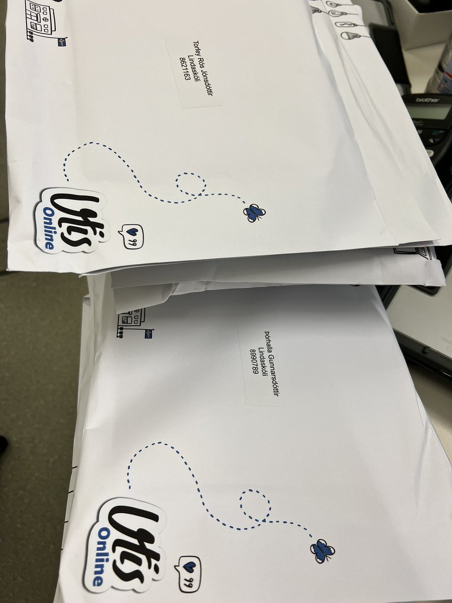 Nú má #utisonline bara koma. Þáttökupakkar komu í hús í dag og óhætt að segja að spennan magnist með hverjum deginum👏🙏👏 #menntaspjall