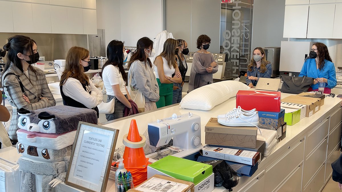 CornellCHE's tweet photo. Last week, CHE faculty Fran Kozen and Kim Phoenix brought 21 @CornellHCD students to NYC for a FSAD New York Study Tour, offering an opportunity to connect with alumni and industry leaders. 

Students visited places like Jump Design and @MichaelKors and networked with 35+ alumni. https://t.co/d2U7XVjLPn