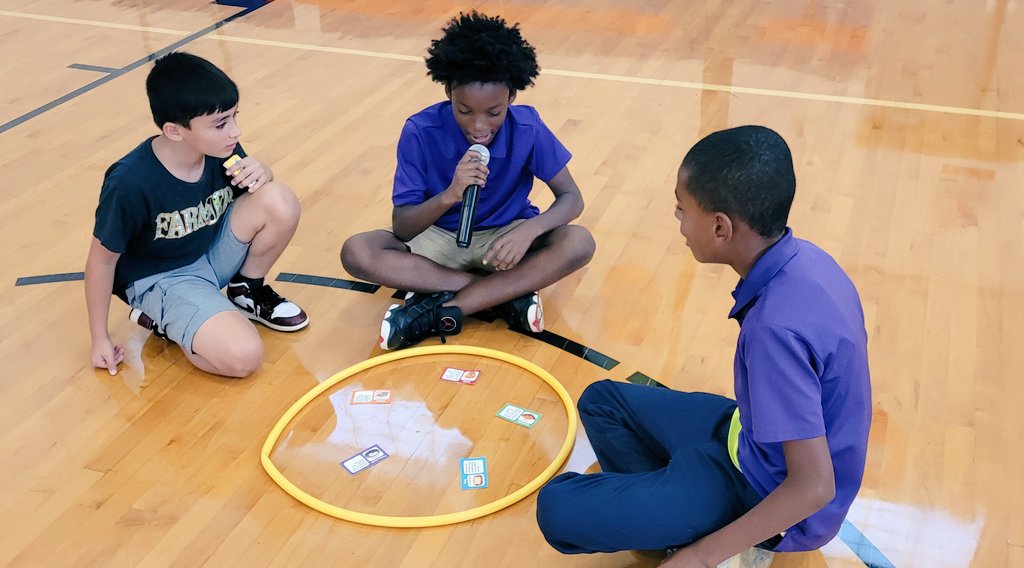 coachhkey's tweet photo. Students completed physical activity to earn food cards. They used the food cards to build a balance diet on their plate. To conclude the activity, they presented to their class. They had a blast with this activity, they love using the microphone! 
@FarmerDragons 
@meme3rat https://t.co/6866lwSu2o