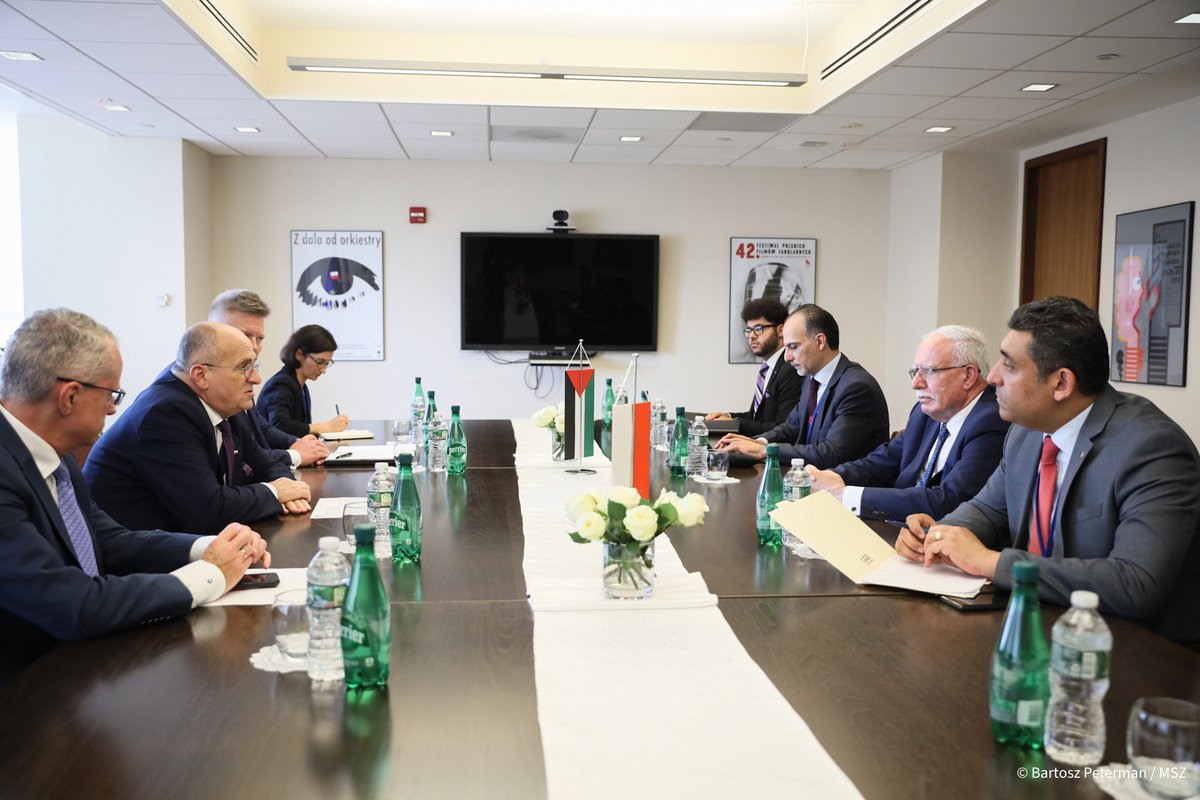 The talk between FM @RauZbigniew and FM of the Palestinian National Authority 🇵🇸 Riyad al-Maliki was another highlight of the visit to New York. Bilateral relations and Russia's aggression against Ukraine were the main topics of the ministers' discussion.