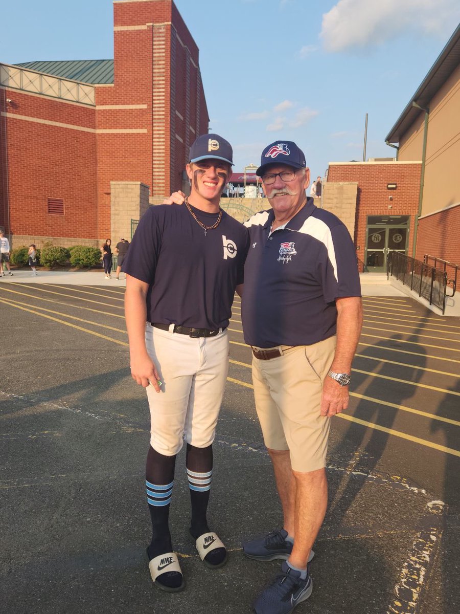 CoreyLyle5's tweet photo. Big baseball guys. Fun visit @SOMPatriots at my Grandfathers work #doubleAA #Yankees https://t.co/0z41hDAHqO
