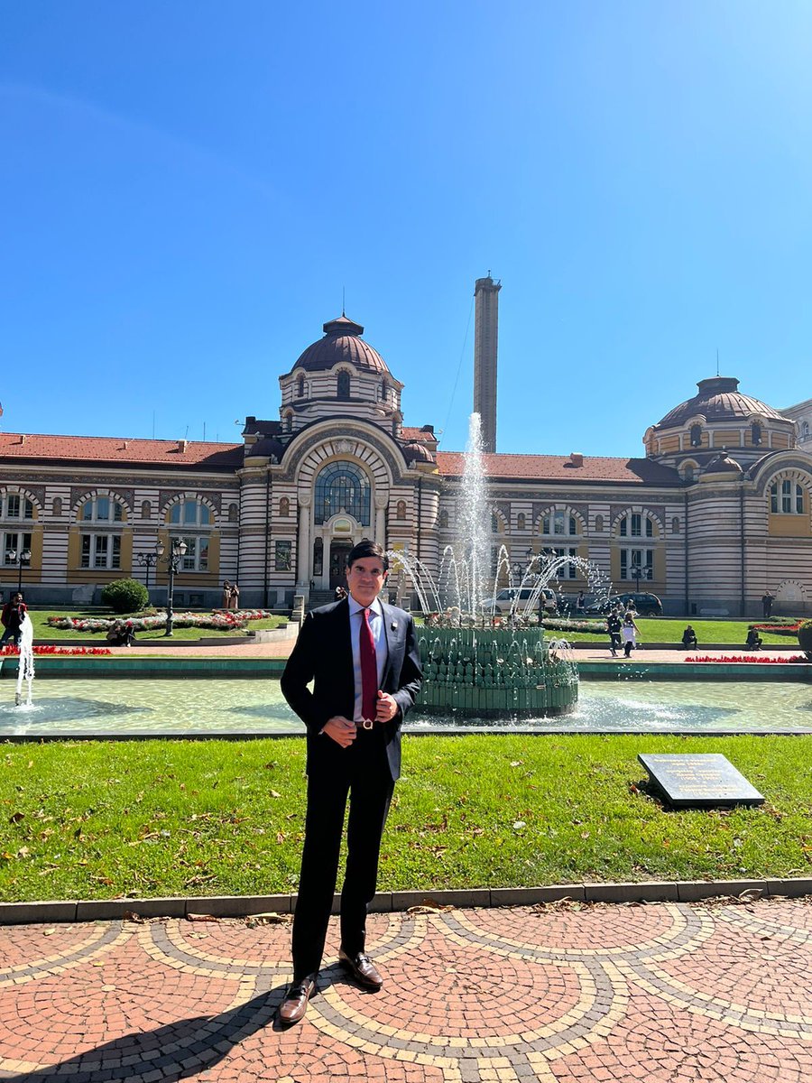<a href="/AmchamBulgaria/">AmCham Bulgaria</a> recibe a nuestro presidente de #AmChamGT, <a href="/jpcarrascodg/">Juan Pablo Carrasco de Groote</a>, quien además es Cónsul Honorario de Bulgaria en Guatemala. En su visita lo acompañaron: Tony McMurray, de Junta Directiva; Stephania Semova, líder de comités; y Daniel Kiryakov, gerente de comunicaciones.