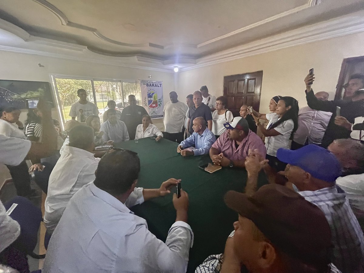 prospericarlos's tweet photo. Estamos en el municipio Baralt del Edo Zulia, donde nos recibió la Cámara Municipal encabezada por su presidenta Jacinta Colina, desde el Zumaque 1 primer pozo petrolero de Venezuela, tenemos el compromiso de reimpulsar PDVSA para el beneficio de todos los VENEZOLANOS! https://t.co/lXSJ2vJJxZ