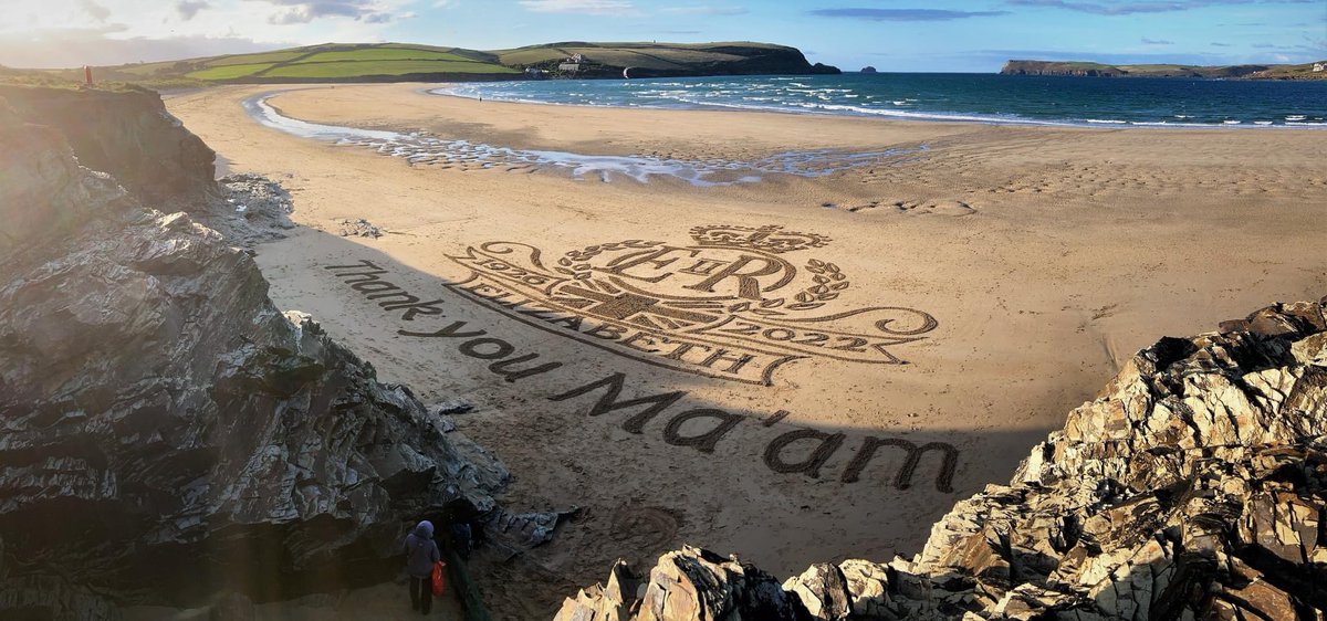 #Cornwall #PadstowBeach remembers #TheQueen photo: BeautifulBritain #HarryMaddox on Facebook ❤️