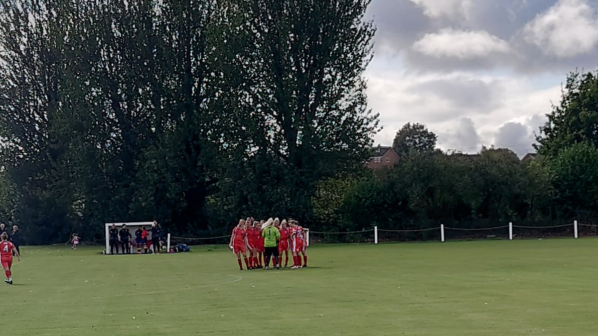 FcPenwortham's tweet photo. It wasn't to be for our Ladies, but it was great to see so many people down at #FactoryLane to cheer on the team.
Big Thanks to everyone for observing the #1Minute4TheQueen impeccably.
We wish @AltyFC_women the best of luck in the next round. 👏
#PTFC #ForTheCommunity 🔴🔵⚽ https://t.co/bTlvuVvi6V