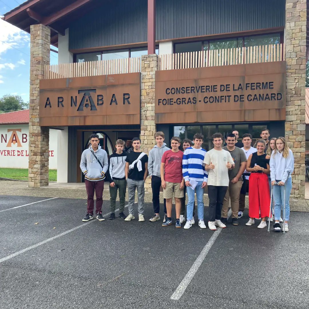 Lycée de Navarre tweet media