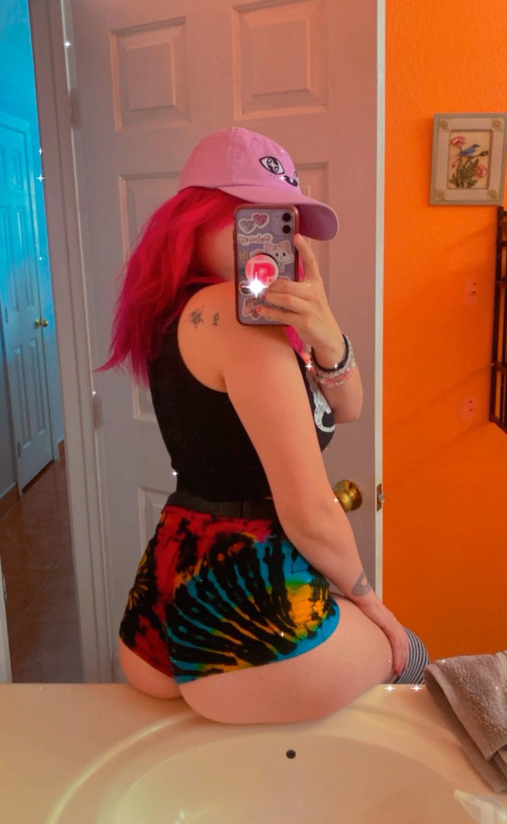 lilaclewdz's tweet photo. Like my shorts? 🌈🥵 https://t.co/4Vpv49ymlp