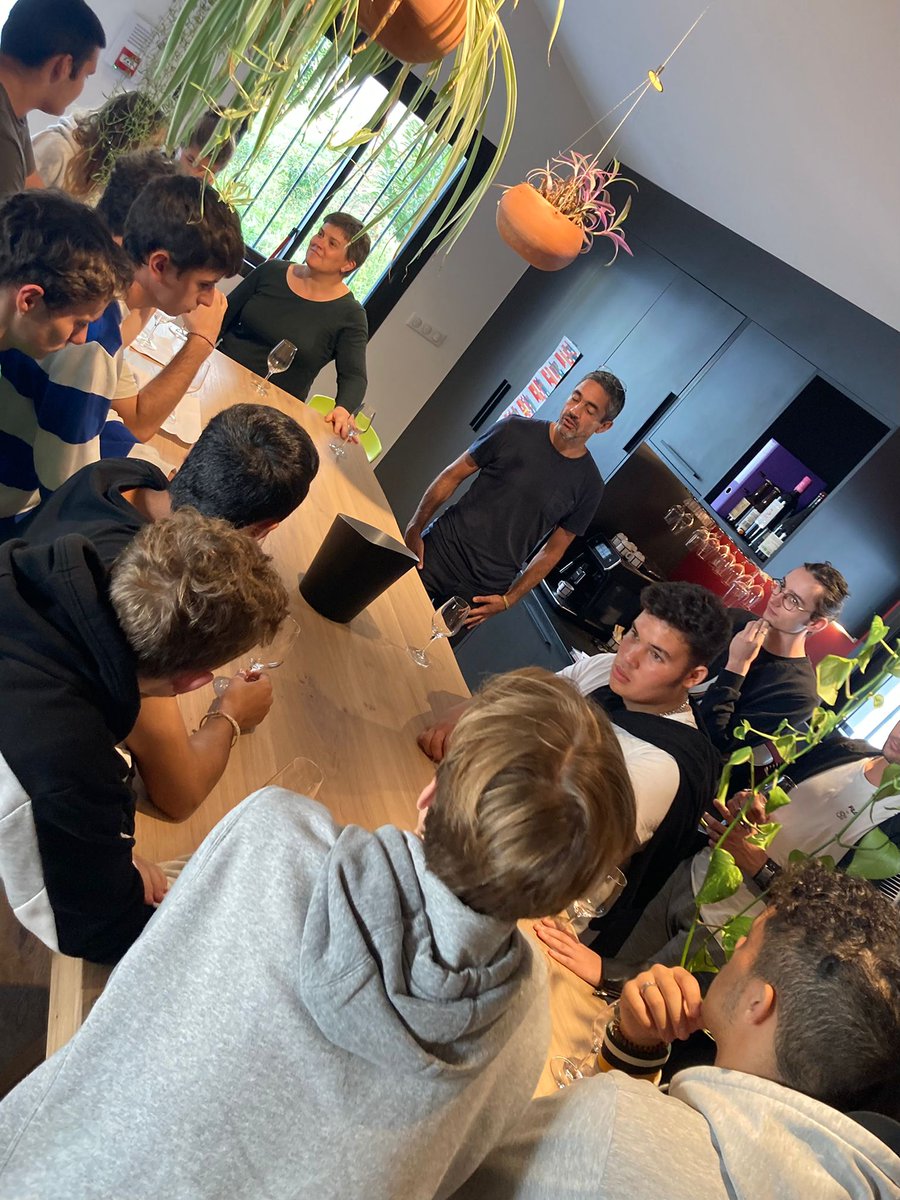 Lycée de Navarre tweet media