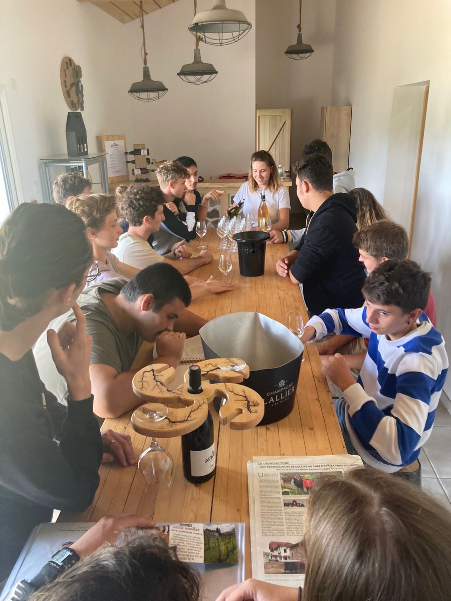 Visite de nos élèves chez des producteurs locaux emblématiques du savoir faire de notre territoire.
<a href="/SaintJean64220/">Saint Jean Pied de Port</a> <a href="/dsden64/">DSDEN64</a> <a href="/NvelleAquitaine/">Nouvelle-Aquitaine</a> <a href="/AcBordeaux/">Académie de Bordeaux</a>