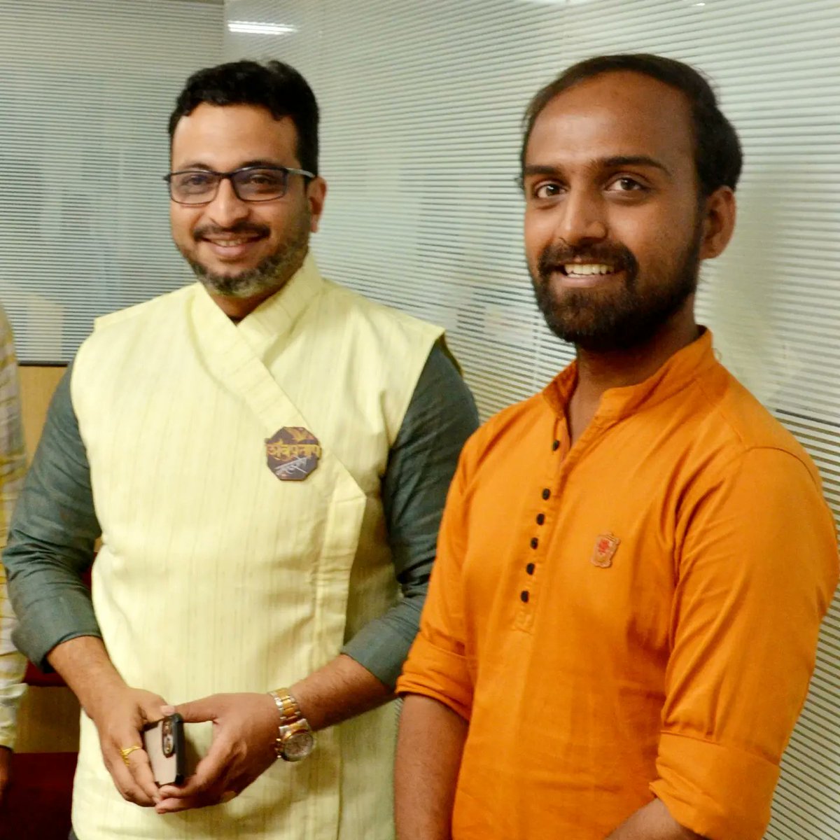harishs450's tweet photo. महाराष्ट्राचे अभिनेते स्टार प्रवाह वाहिनीवरील 'राजा शिवछत्रपती' या तसेच 'स्वराज्यरक्षक संभाजी' या झी मराठी वाहिनीवरील मालिकेमध्ये त्यांनी संभाजी महाराजांची भूमिका केली सोबतच शिरुरचे खासदार श्री.अमोल कोल्हे लोकमत भवन,औरंगाबाद येथे नवीन चित्रपटाची मुलाखतीसाठी आले असताना सोबतचे क्षण https://t.co/zhUPI5Dgwt