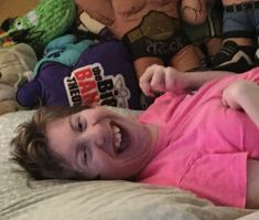 RDLee's tweet image. Tori thought it was so friggin' hilarious seeing me try on a cowboy hat in her bedroom. LOL. #GiggleBox #YeeHaw 🤠