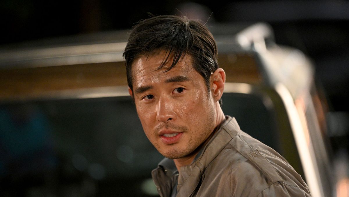 Quantum Leap star Raymond Lee talks about taking the leading role in this beloved series' revival, romance, and more. trib.al/evLjnhd