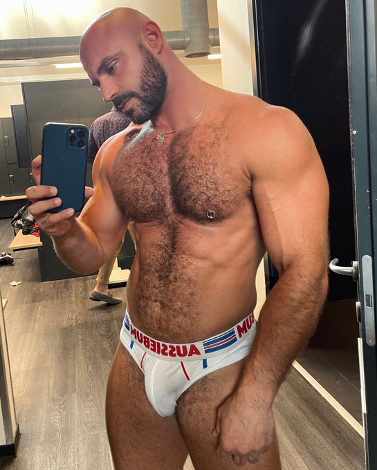 Watch Momo's leaked NSFW photo on TwXstars