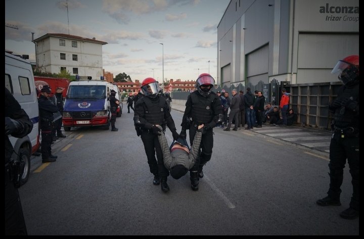 Bihar Alconzako bi grebalari epaituko dituzte. 

LABek gogor salatu nahi ditu epaiketa hauek eta gure elkartasun osoa adierazi nahi die bi langileei. 

Enpleguaren eta lan-baldintza duinen alde borrokatzea ez da delitua!