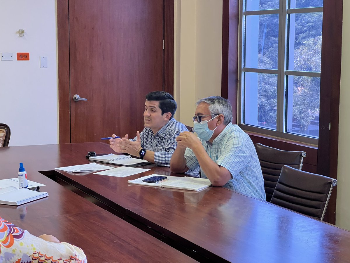 EducacionZ5_Ec's tweet photo. [GUAYAS] @monka78, coordinadora de @EducacionZ5_Ec, junto a representantes de @ObrasPublicasEc, mantuvieron mesa de trabajo con el fin de generar acciones en beneficio de la comunidad educativa del cantón #Daule.
#EncontrémonosPorLaEducación https://t.co/2RmJ62W8Fs