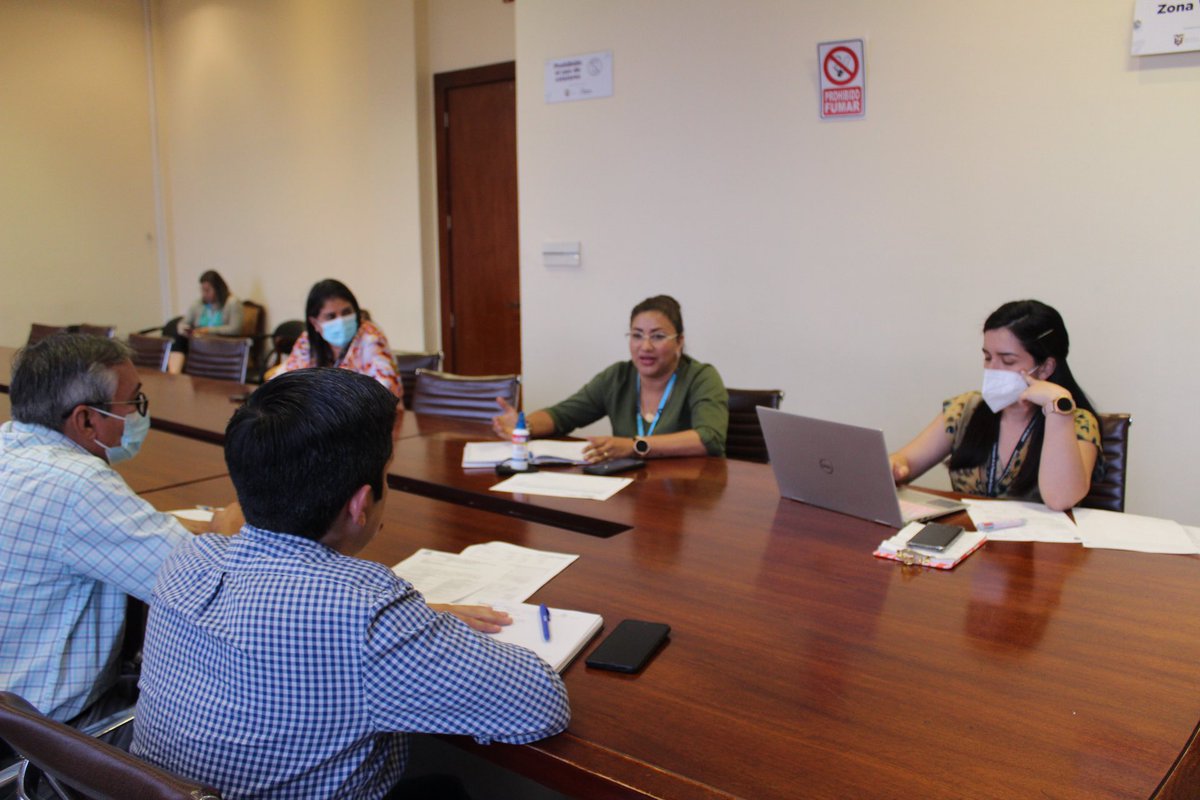 EducacionZ5_Ec's tweet photo. [GUAYAS] @monka78, coordinadora de @EducacionZ5_Ec, junto a representantes de @ObrasPublicasEc, mantuvieron mesa de trabajo con el fin de generar acciones en beneficio de la comunidad educativa del cantón #Daule.
#EncontrémonosPorLaEducación https://t.co/2RmJ62W8Fs