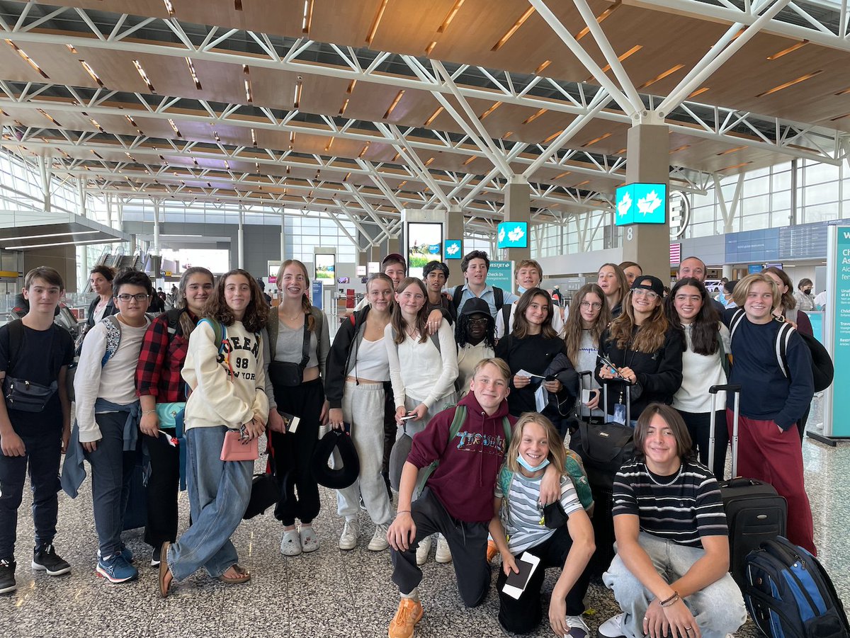 🛫... and they're off! Bon voyage to our grade 9 students as they travel around France over the next two weeks. 🇫🇷 #voyageenfrance #france #frenchschool #francetrip #lyceecalgary